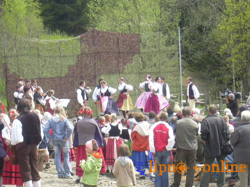 A dal momentka, kter zachycuje folklorn sdruen Libn-S v akci - Zahjen plavebn sezny 13.05.2006