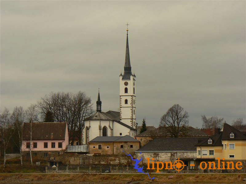 Pohled na kostel Svatho Bartolomje z mostu na silnici Frymburk - Lipno