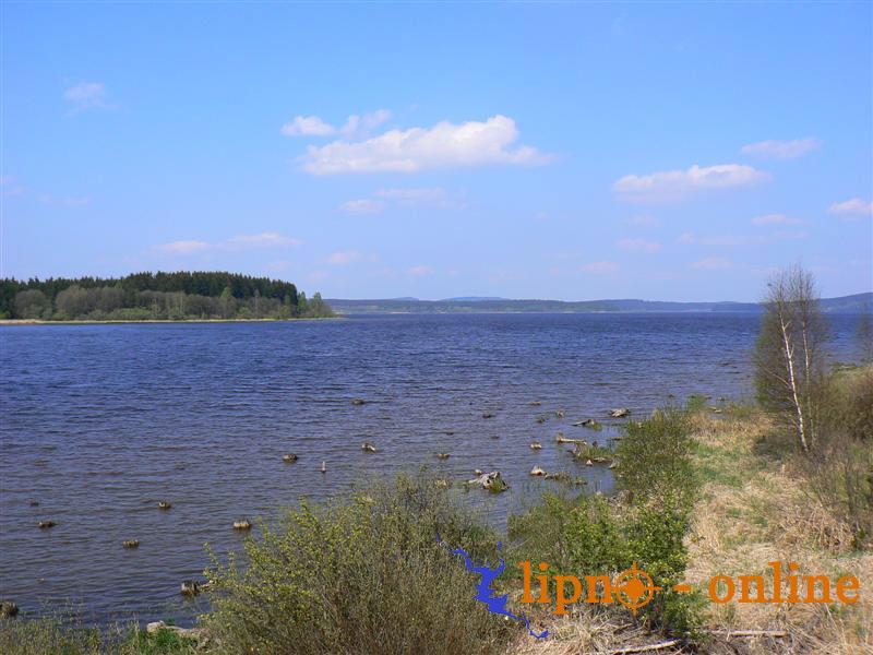 Jezero na pravém břehu v místě zvaném Propust<br />Foceno 29.04.2007