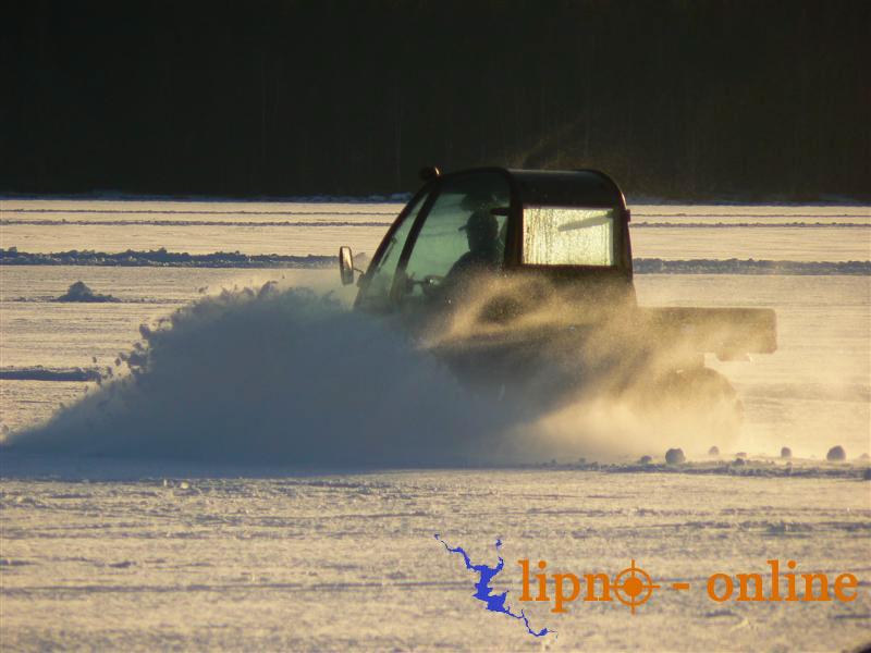 Po led se prohnl i tento malotraktor - Marina 03.02.2008 