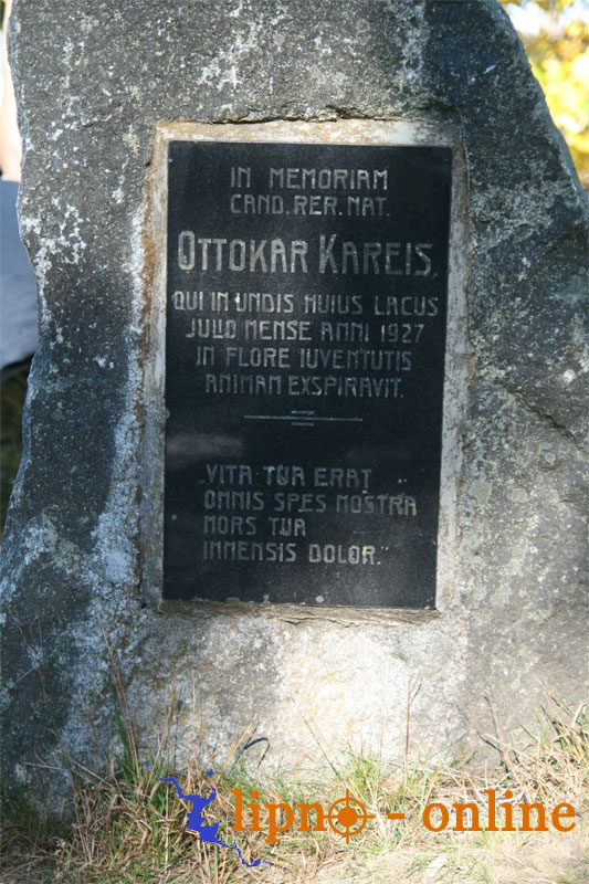 V roce 1927 se v jezeře utopil student Otakar Kareis a má u jezera dodnes pomníček. 