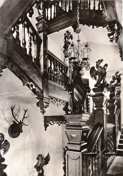 Fotografie zachycuje hlavn schodit hradu