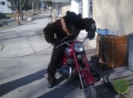 Jeden medvěd s motorkou