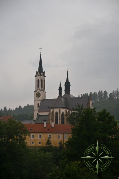 Pohled na klášter z místa, kde bývalo vaziště vorů