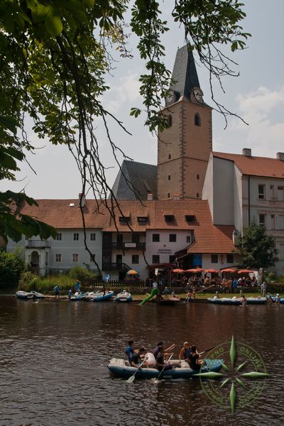 Kostel z pravho behu Vltavy