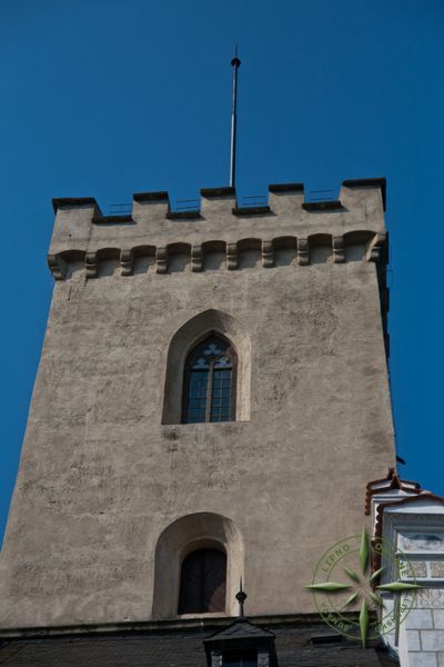Věž v detailu při pohledu z nádvoří