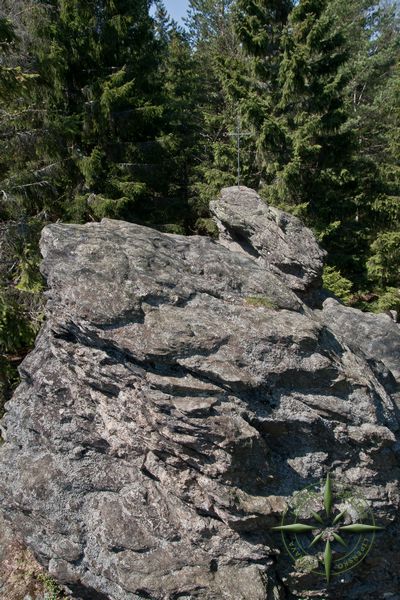 Členitá skalní partie na vrcholku Královského kamene 